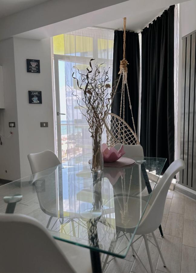 Desiree Beach Apartment Năvodari Eksteriør bilde